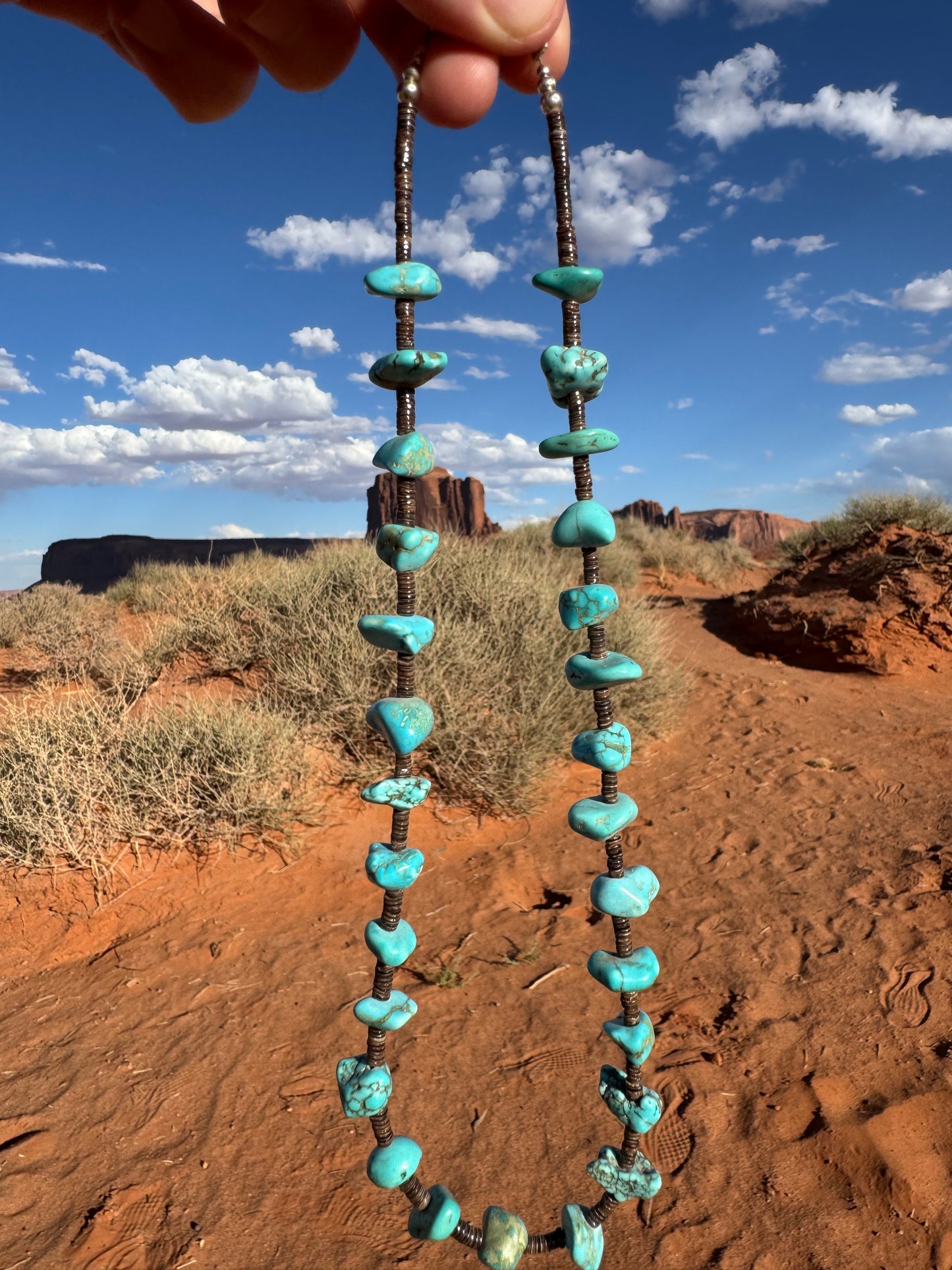 Collier Navajo avec véritables turquoises provenant de Monument Valley