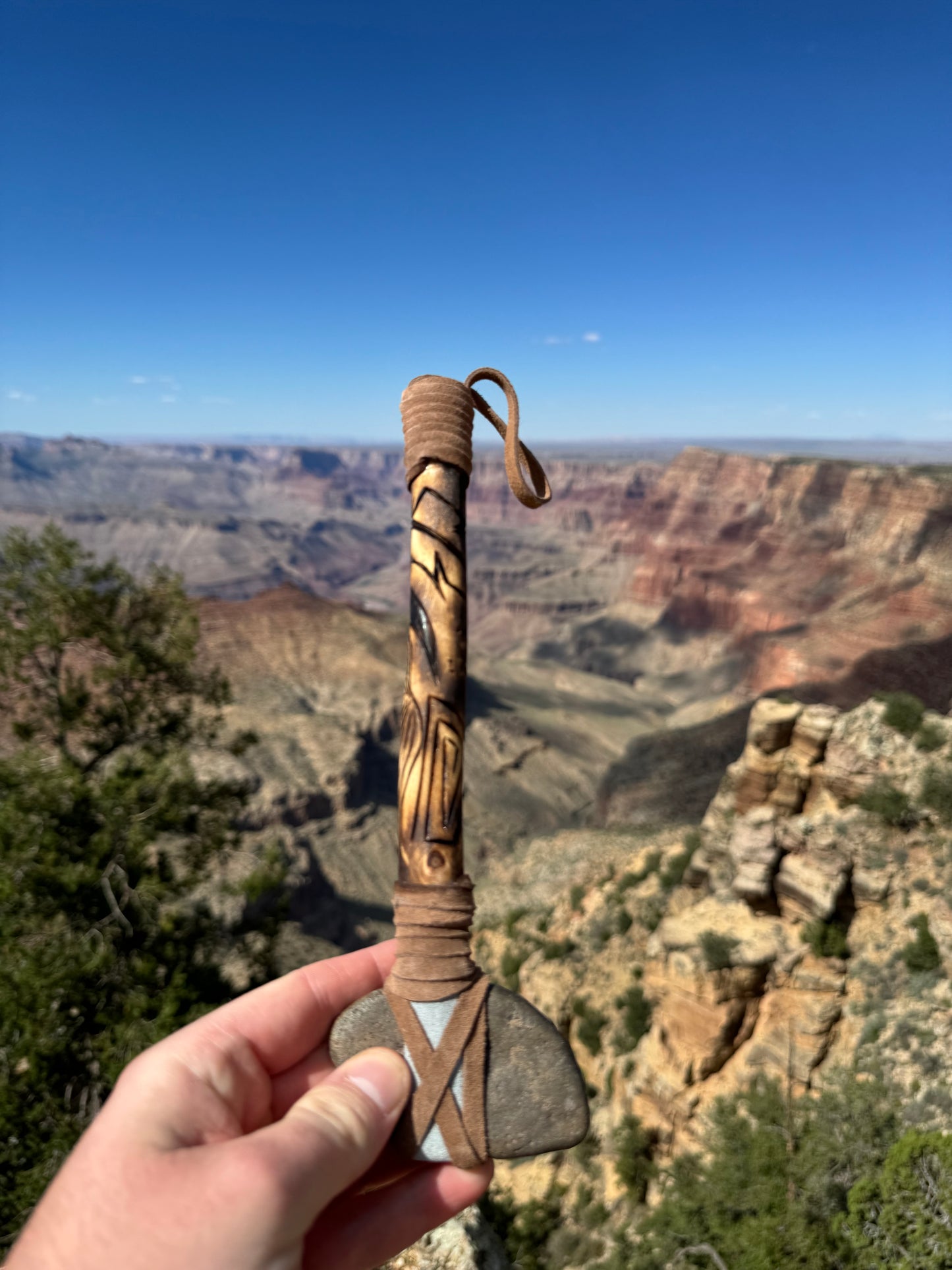 Tomahawk Navajo provenant de Cameron en Arizona (24 cm)