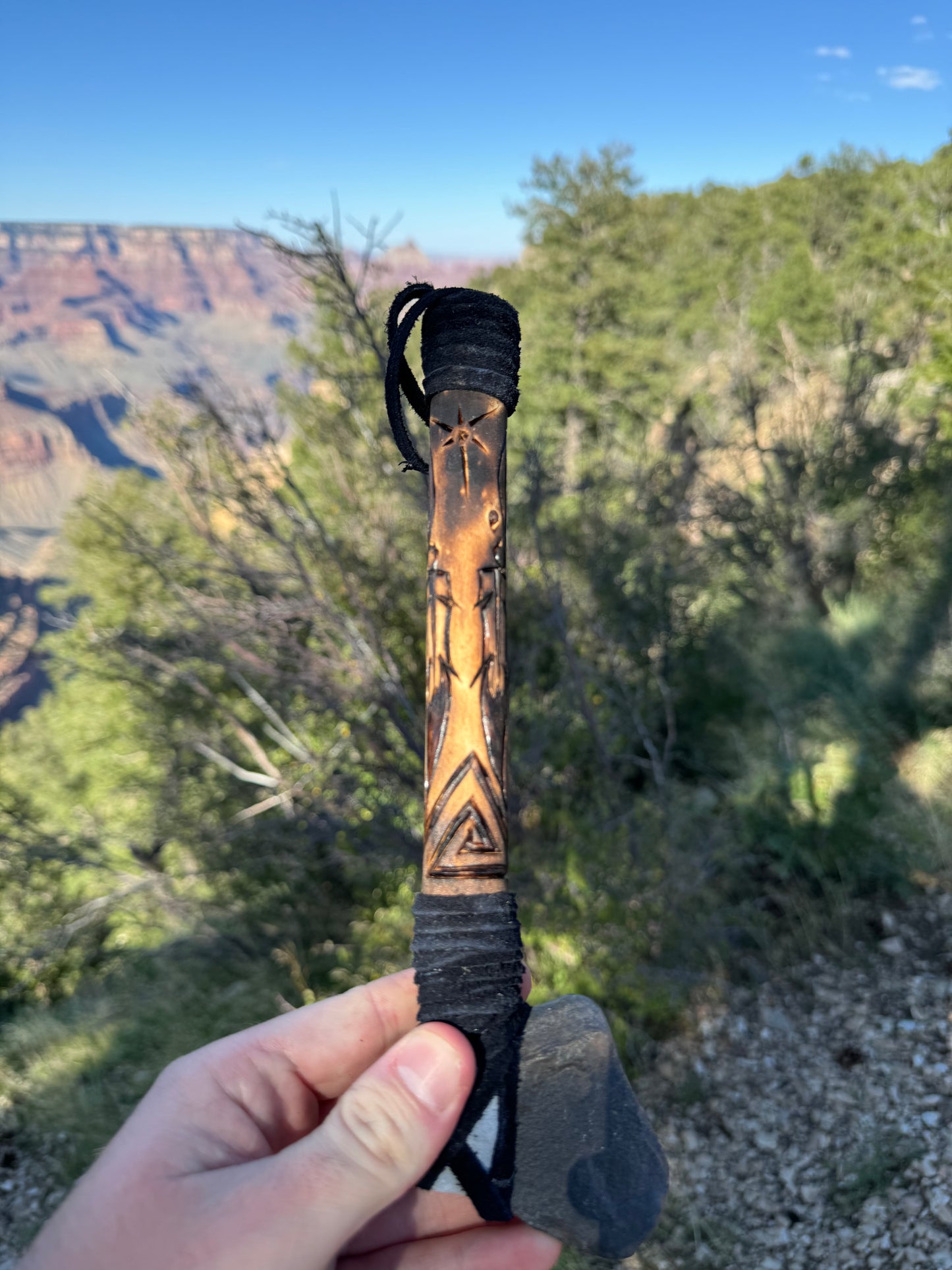 Tomahawk Navajo provenant de Cameron en Arizona (24 cm)