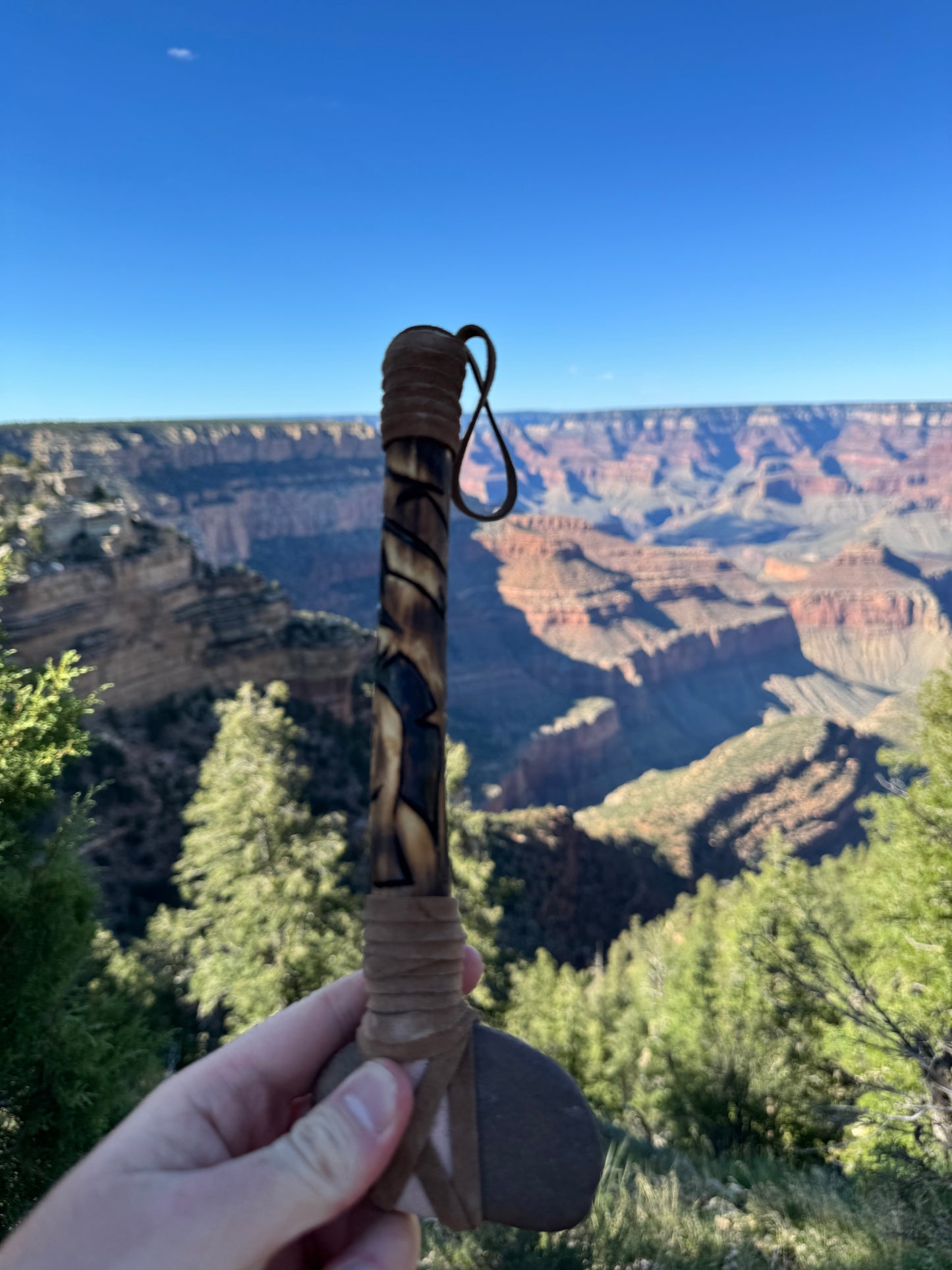 Tomahawk Navajo provenant de Cameron en Arizona (25 cm)