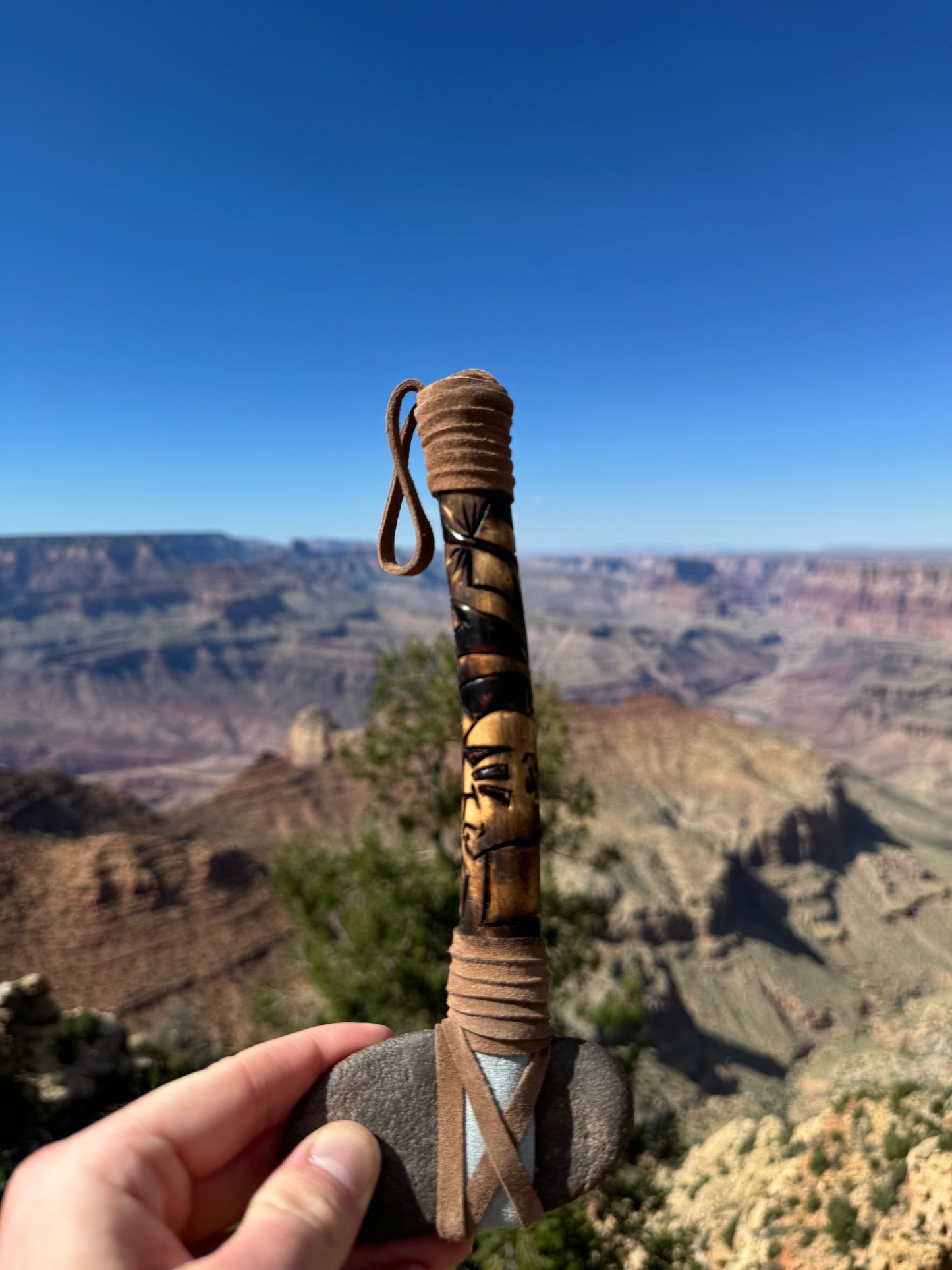 Tomahawk Navajo provenant de Cameron en Arizona (22 cm)