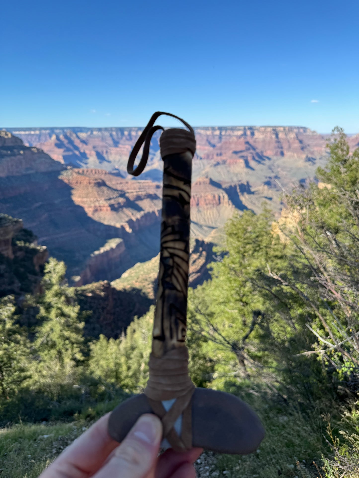 Tomahawk Navajo provenant de Cameron en Arizona (22 cm)