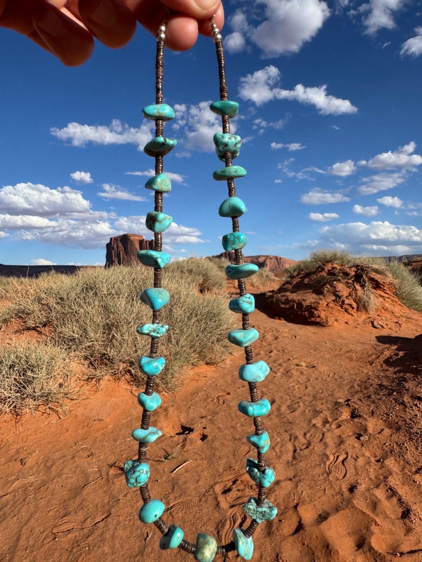 Collier Navajo avec véritables turquoises provenant de Monument Valley
