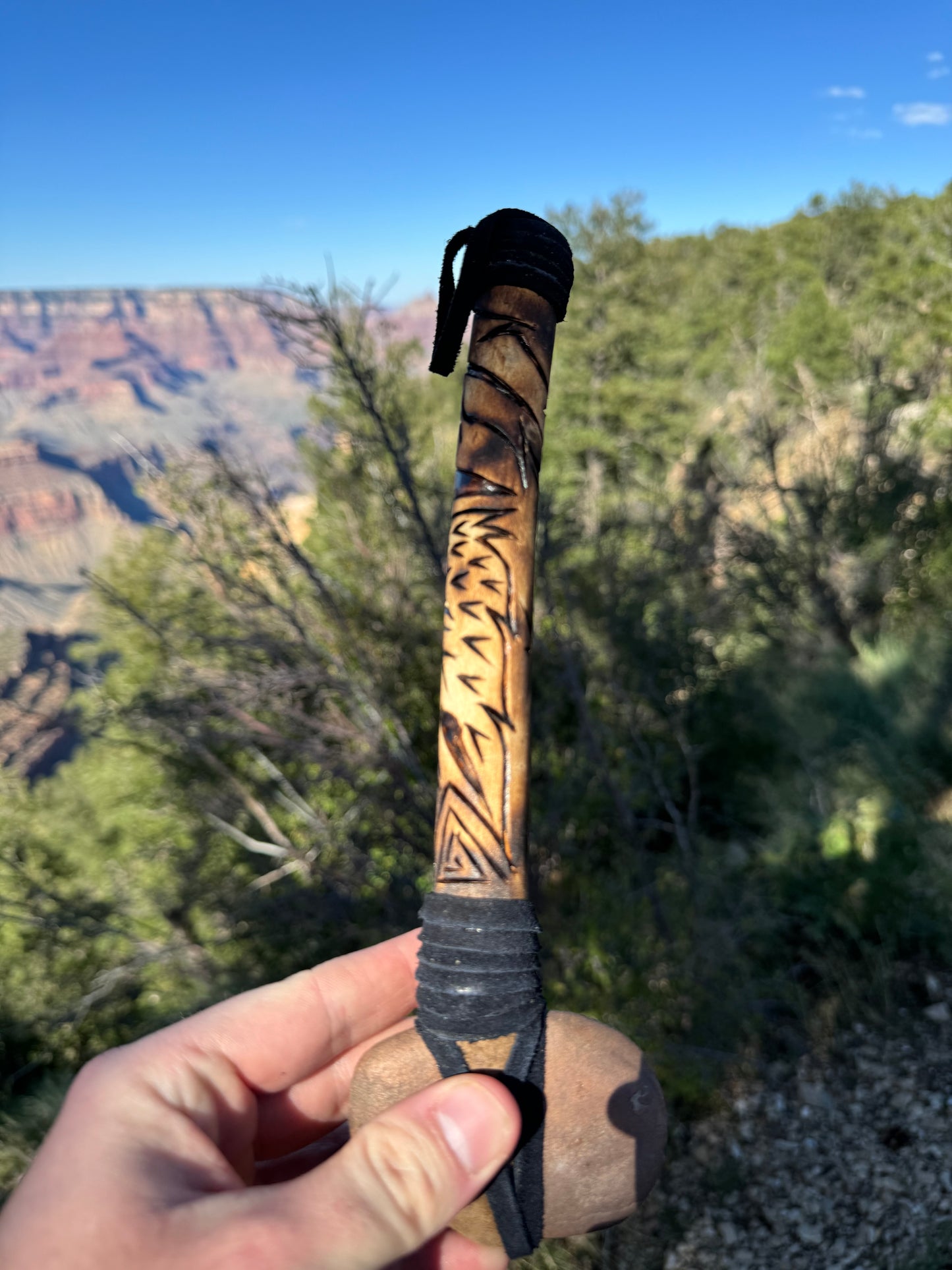 Tomahawk Navajo provenant de Cameron en Arizona (25 cm)
