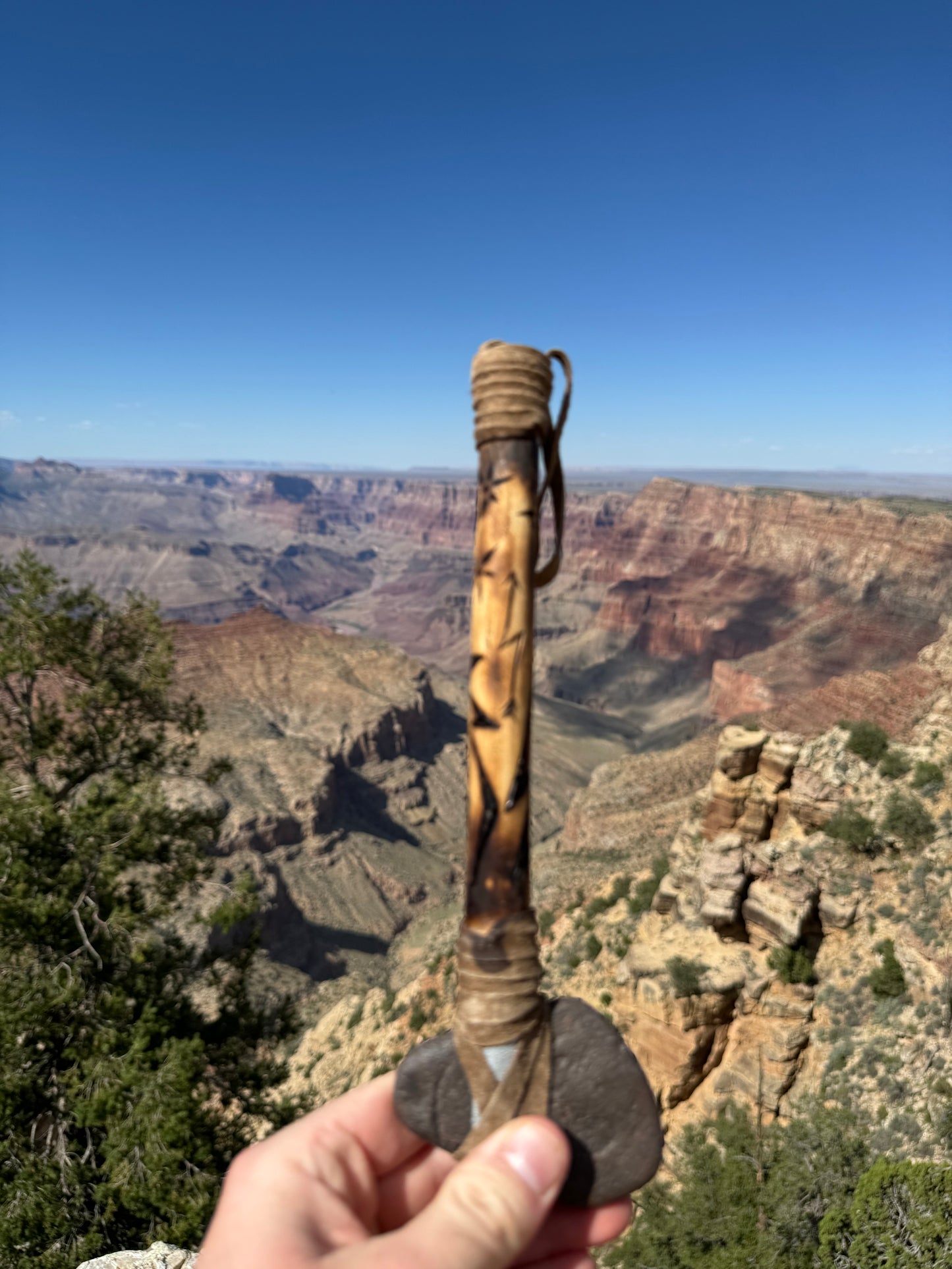 Tomahawk Navajo provenant de Cameron en Arizona (24 cm)