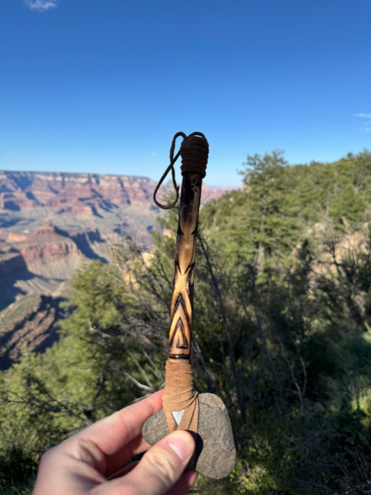Tomahawk Navajo provenant de Cameron en Arizona (25 cm)