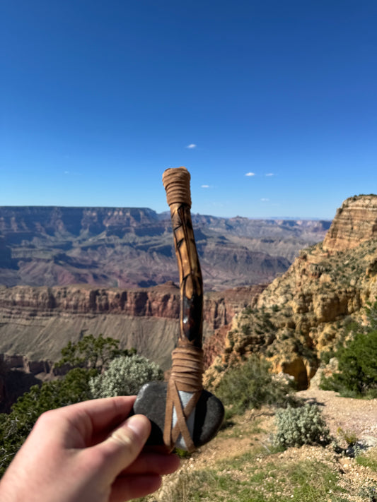 Tomahawk Navajo provenant de Cameron en Arizona (24 cm)