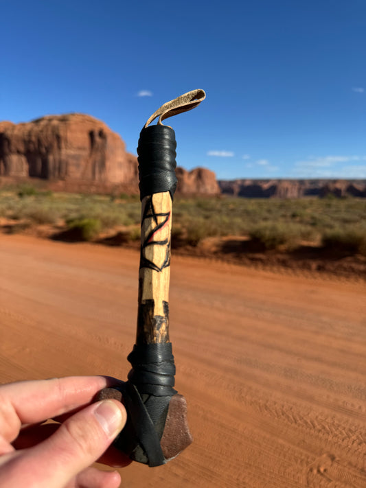 Tomahawk Navajo provenant de Cameron en Arizona (20 cm)