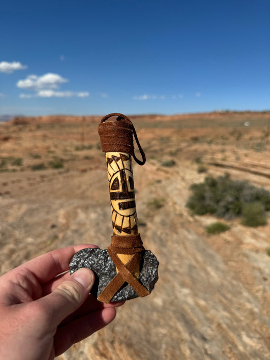 Tomahawk Navajo provenant de Cameron en Arizona (15 cm)