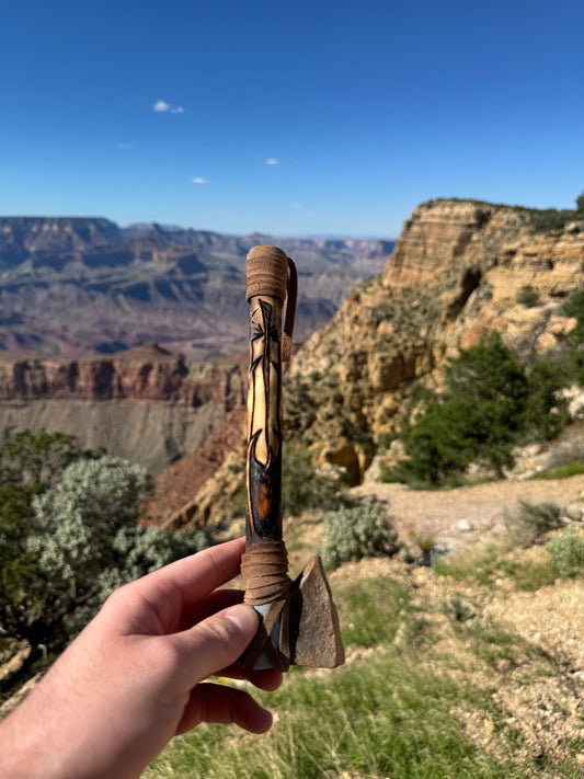 Tomahawk Navajo provenant de Cameron en Arizona (24 cm)