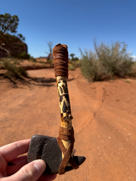 Tomahawk Navajo provenant de Cameron en Arizona (20 cm)